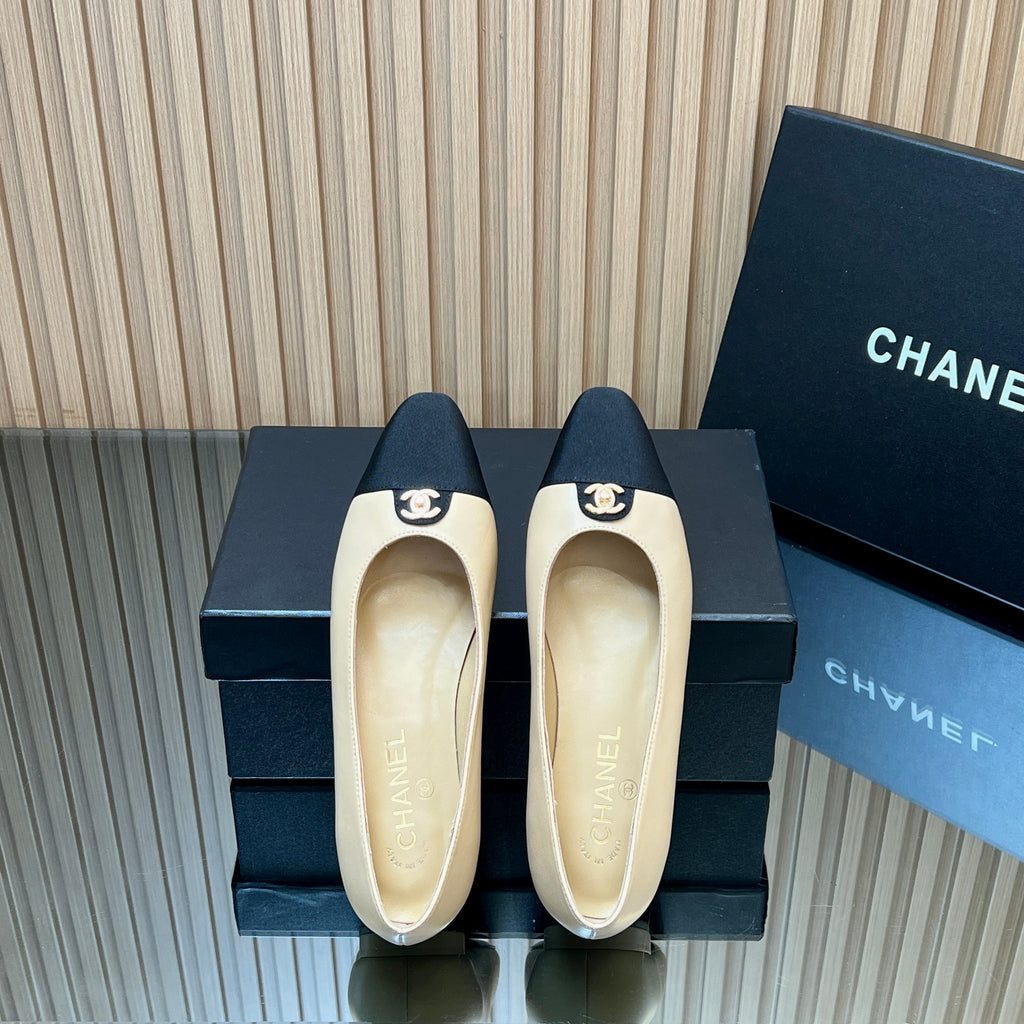 CHANEL 25S BALLET FLATS LOGO IN BEIGE CALFSKIN AND BLACK CANVAS GOLD HARDWRE