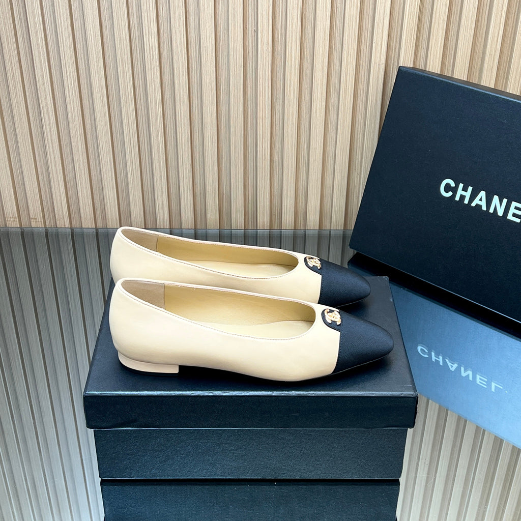 CHANEL 25S BALLET FLATS LOGO IN BEIGE CALFSKIN AND BLACK CANVAS GOLD HARDWRE