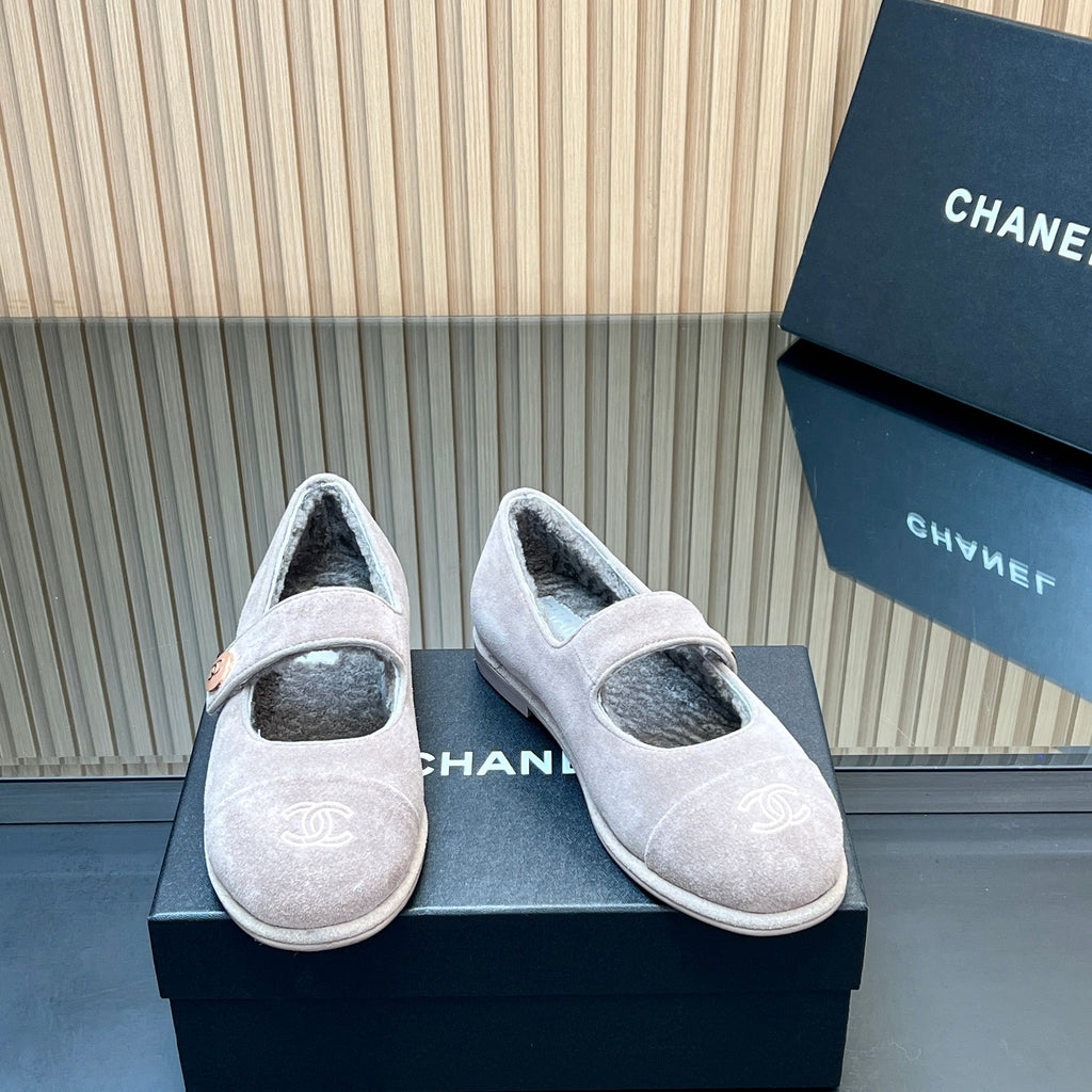 CHANEL 25S FURRY MARY JANE SHOES IN LIGHT PURPLE SUEDE