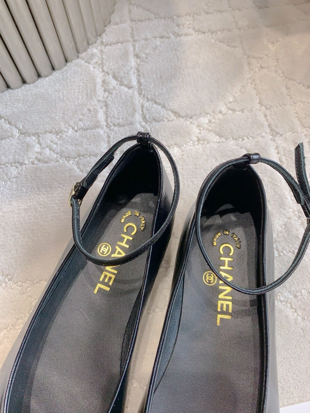 CHANEL 25S CAMELLIA SQUARE TOE FLATS IN BLACK CALFSKIN GOLD HARDWARE