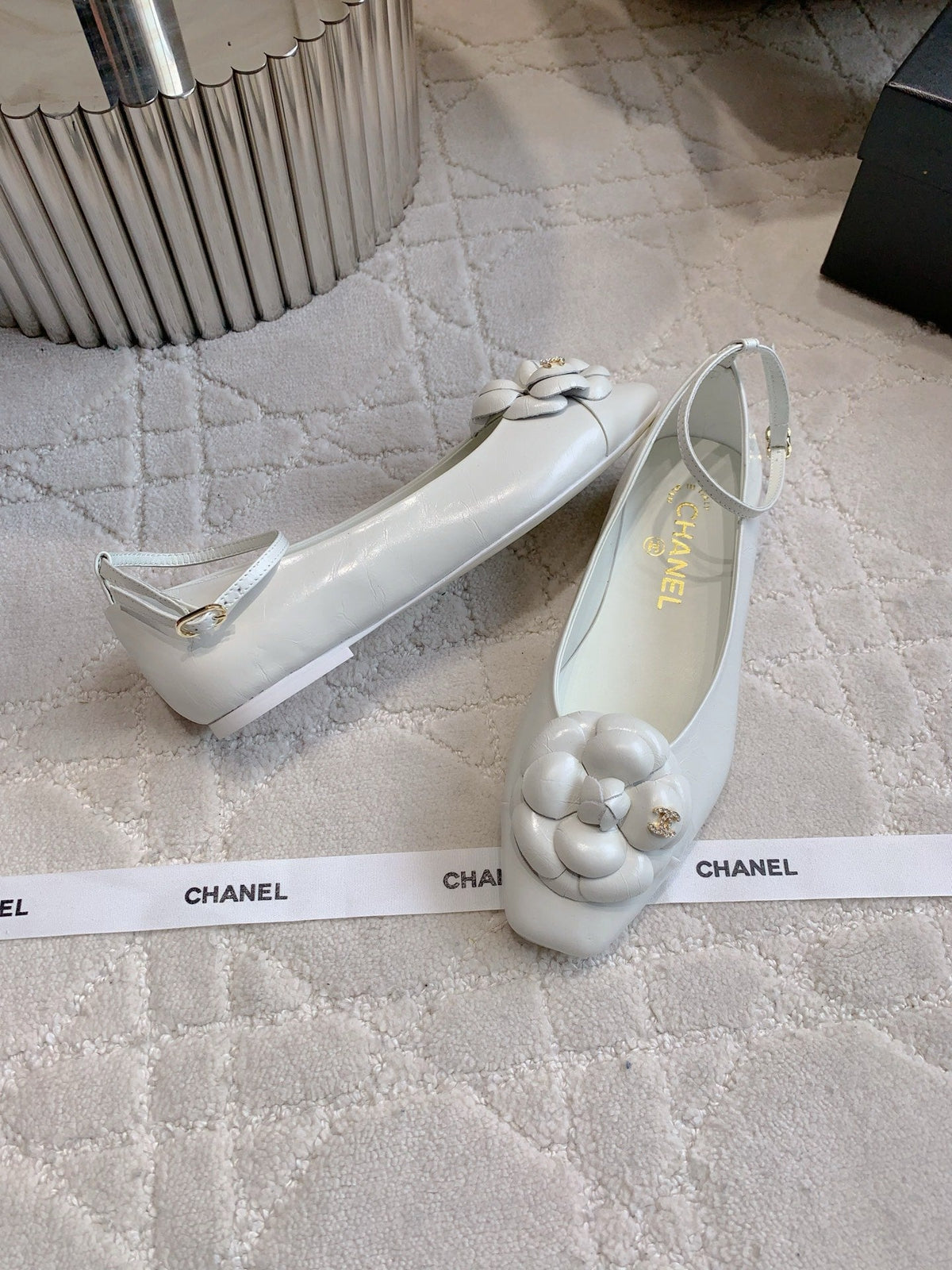 CHANEL 25S CAMELLIA SQUARE TOE FLATS IN WHITE CALFSKIN GOLD HARDWARE