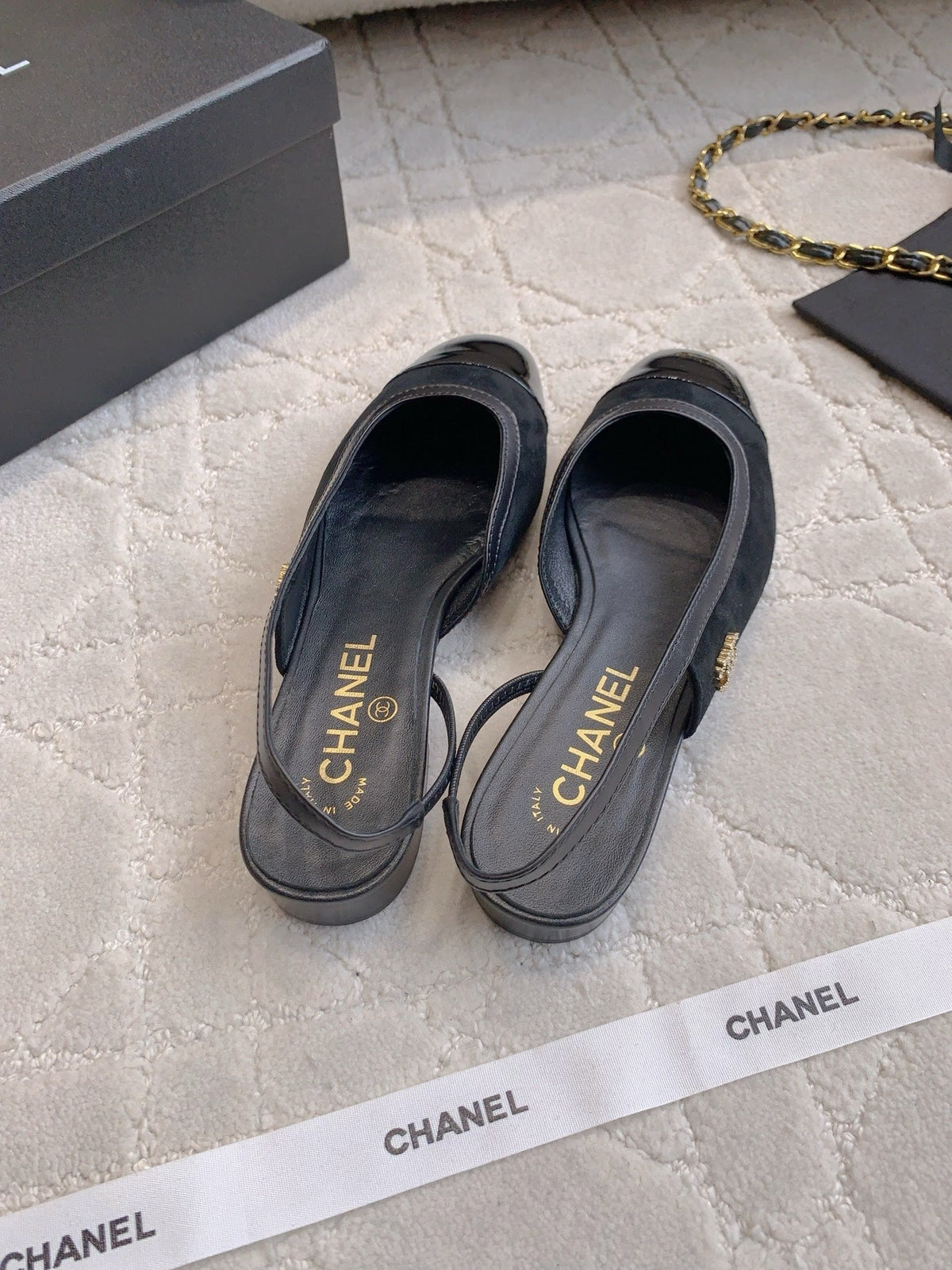 CHANEL 25S SLINGBACK IN BLACK CALFSKIN AND SUEDE GOLD HARDWARE