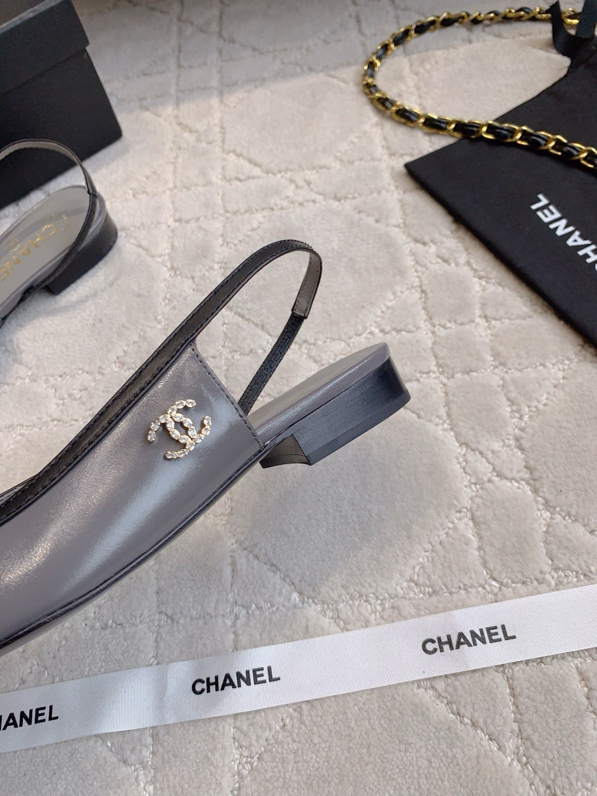 CHANEL 25S SLINGBACK IN BLACK AND TAUPE GRAY CALFSKIN GOLD HARDWARE