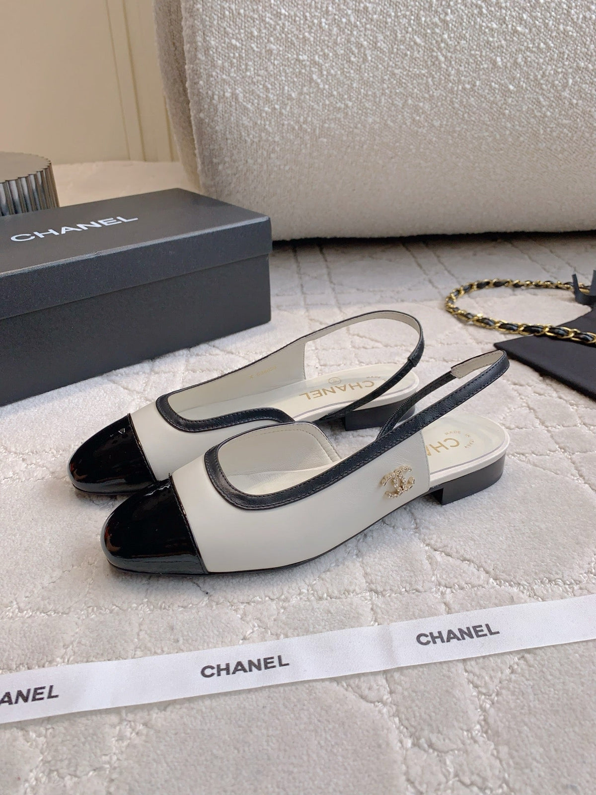 CHANEL 25S SLINGBACK IN BLACK AND WHITE CALFSKIN GOLD HARDWARE