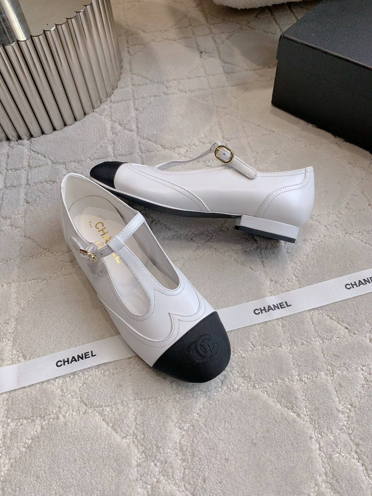 CHANEL 25S MARY JANE IN BLACK AND WHITE CALFSKIN GOLD HARDWARE