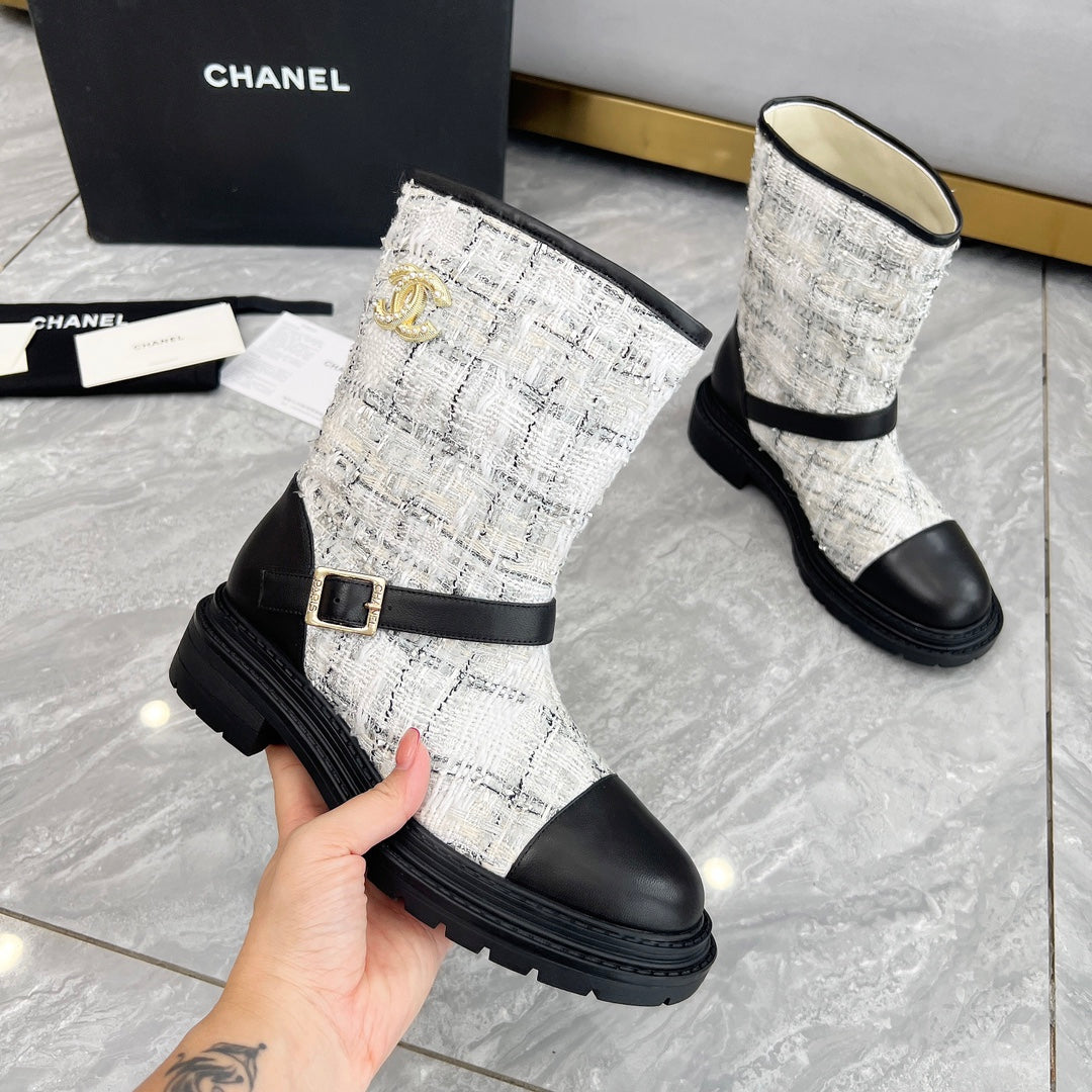 CHANEL 25S MID-CALF BOOTS 45MM IN BLACK CALFSKIN AND WHITE TWEED GOLD HARDWRE