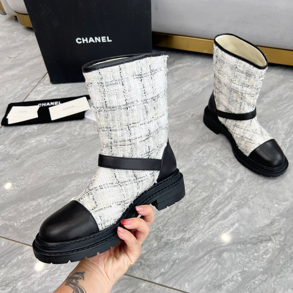 CHANEL 25S MID-CALF BOOTS 45MM IN BLACK CALFSKIN AND WHITE TWEED GOLD HARDWRE