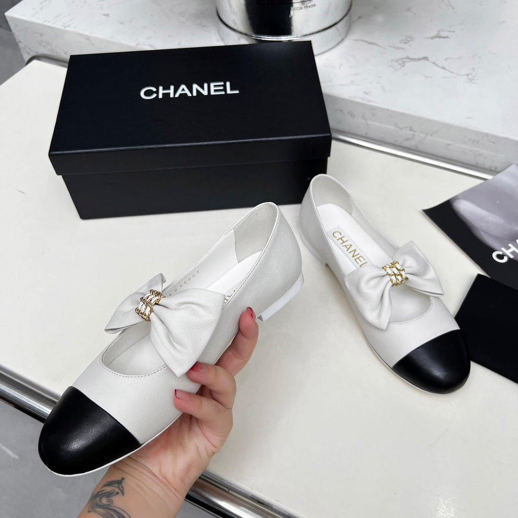 CHANEL 25S MARY JANES IN WHITE MIX BLACK CALFSKIN WITH BOW GOLD HARDWRE