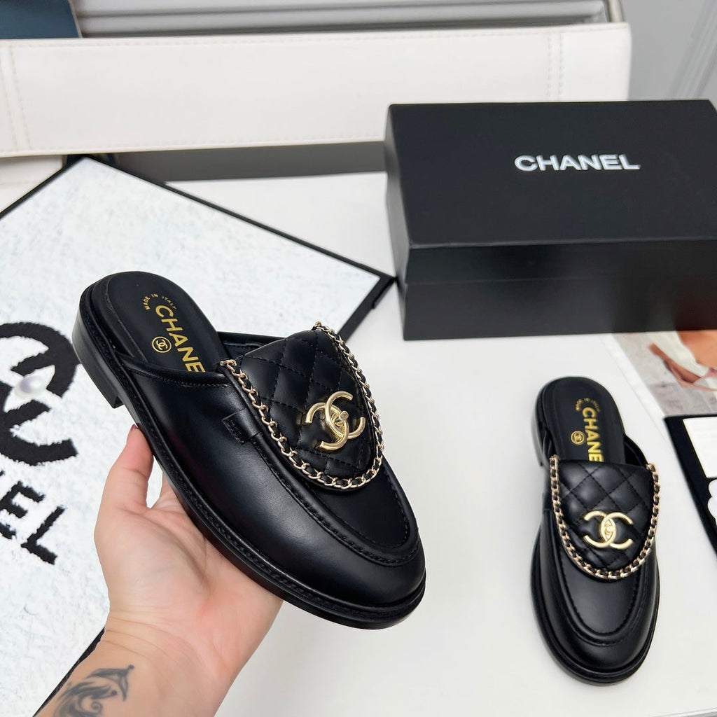 CHANEL 25S MULES WITH CHAIN DETAIL IN BLACK CALFSKIN GOLD HARDWRE