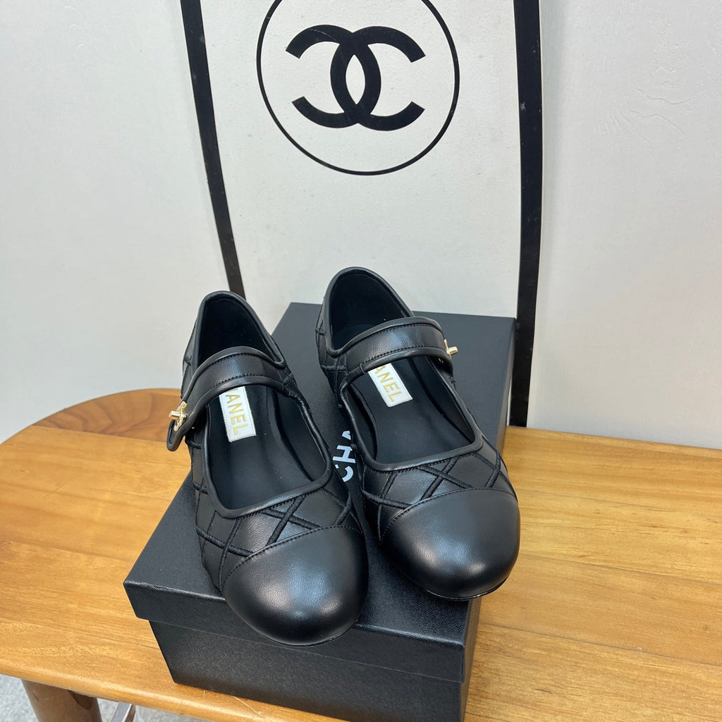 CHANEL FLAT MARY JANE SHOES 25S IN BLACK VELVET